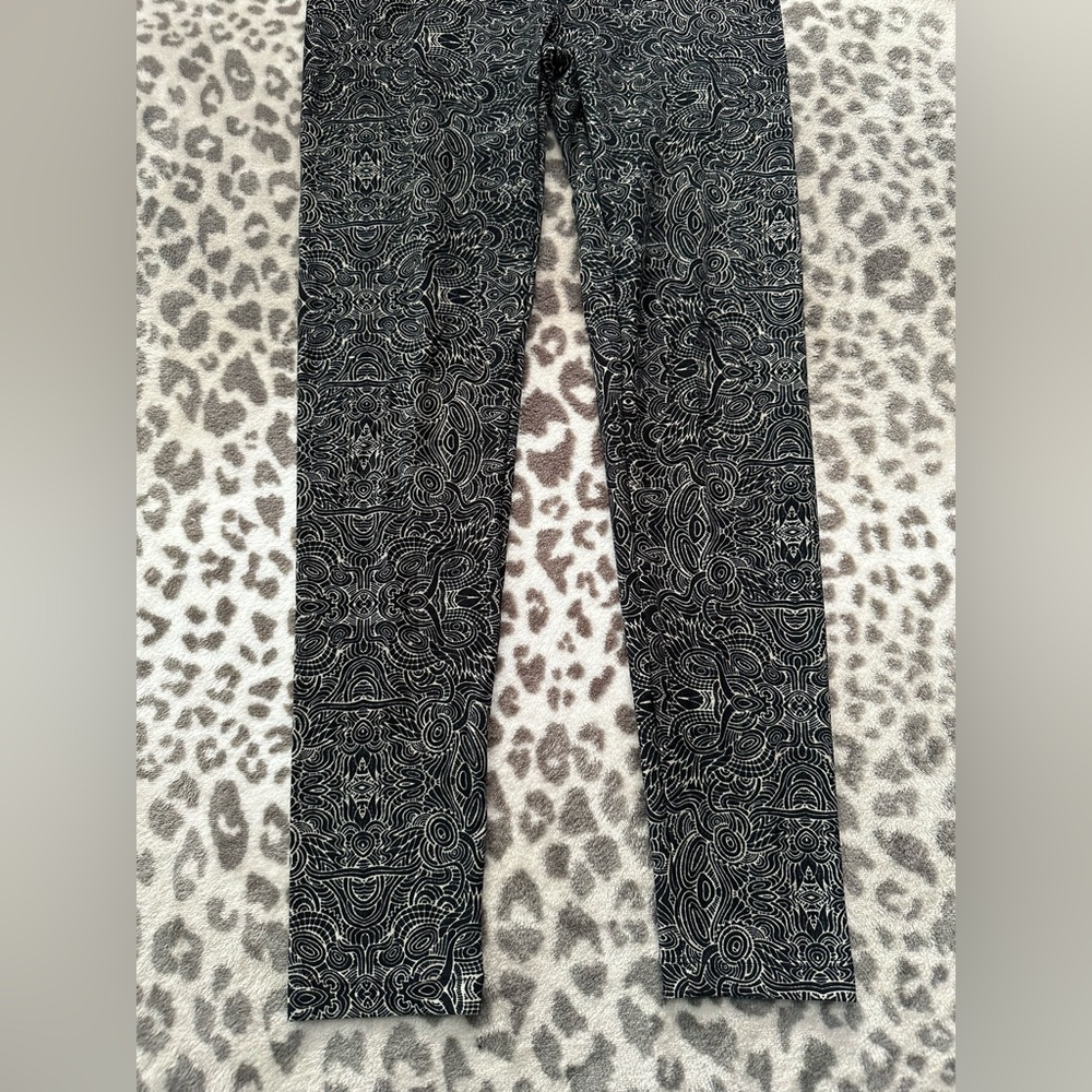 LuLaRoe Doodle Print Leggings in Black Tan One Size 2-10 - Picture 5 of 16